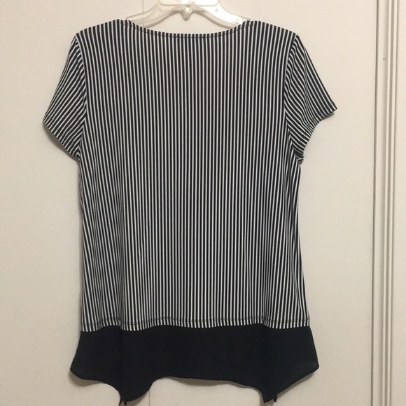 ADRIANNA PAPELL Oversized Relaxed Fit Easy Wear Top with Flowy Sheer Length - Picture 2 of 12